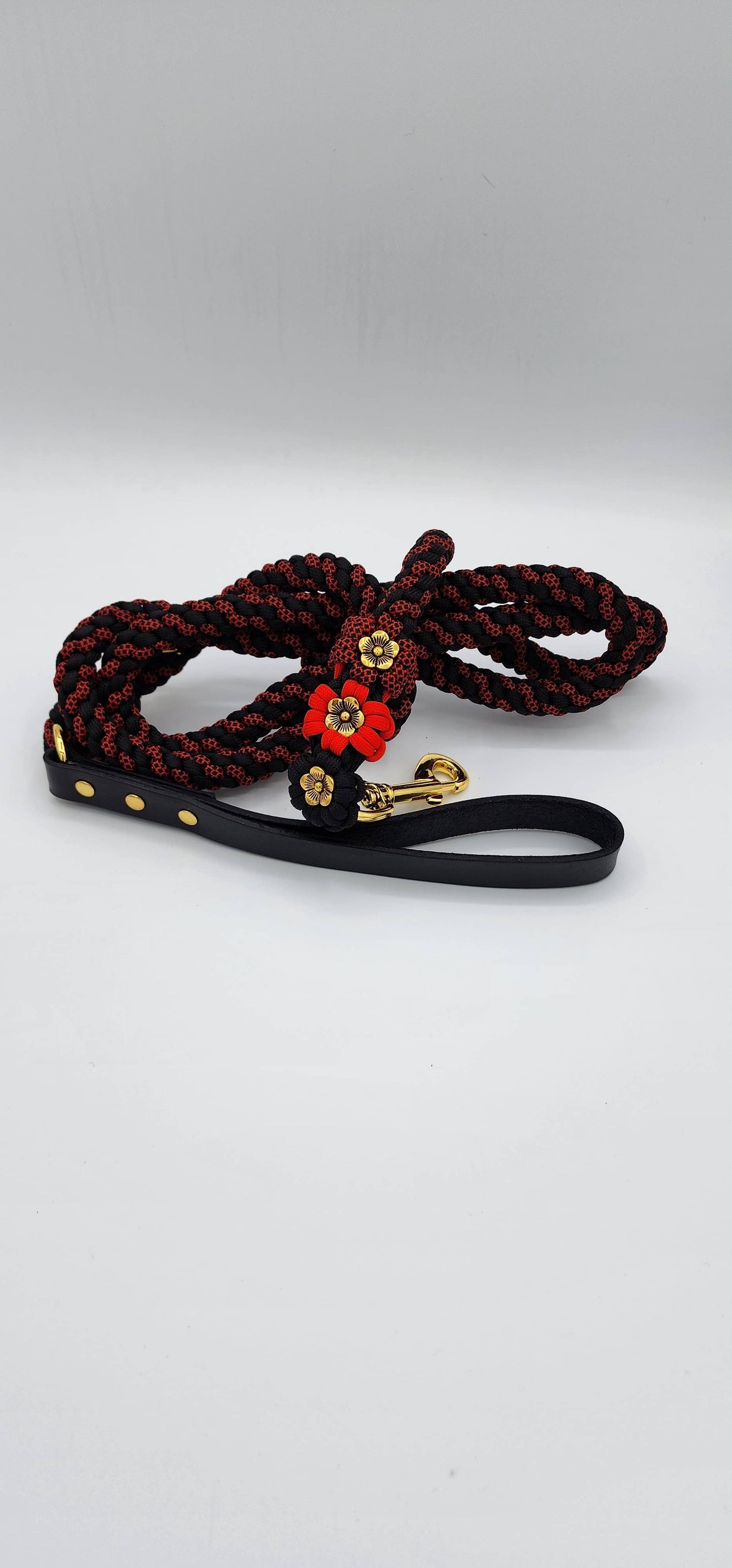 Red/Black Gold Petal Flower Paracord Leash