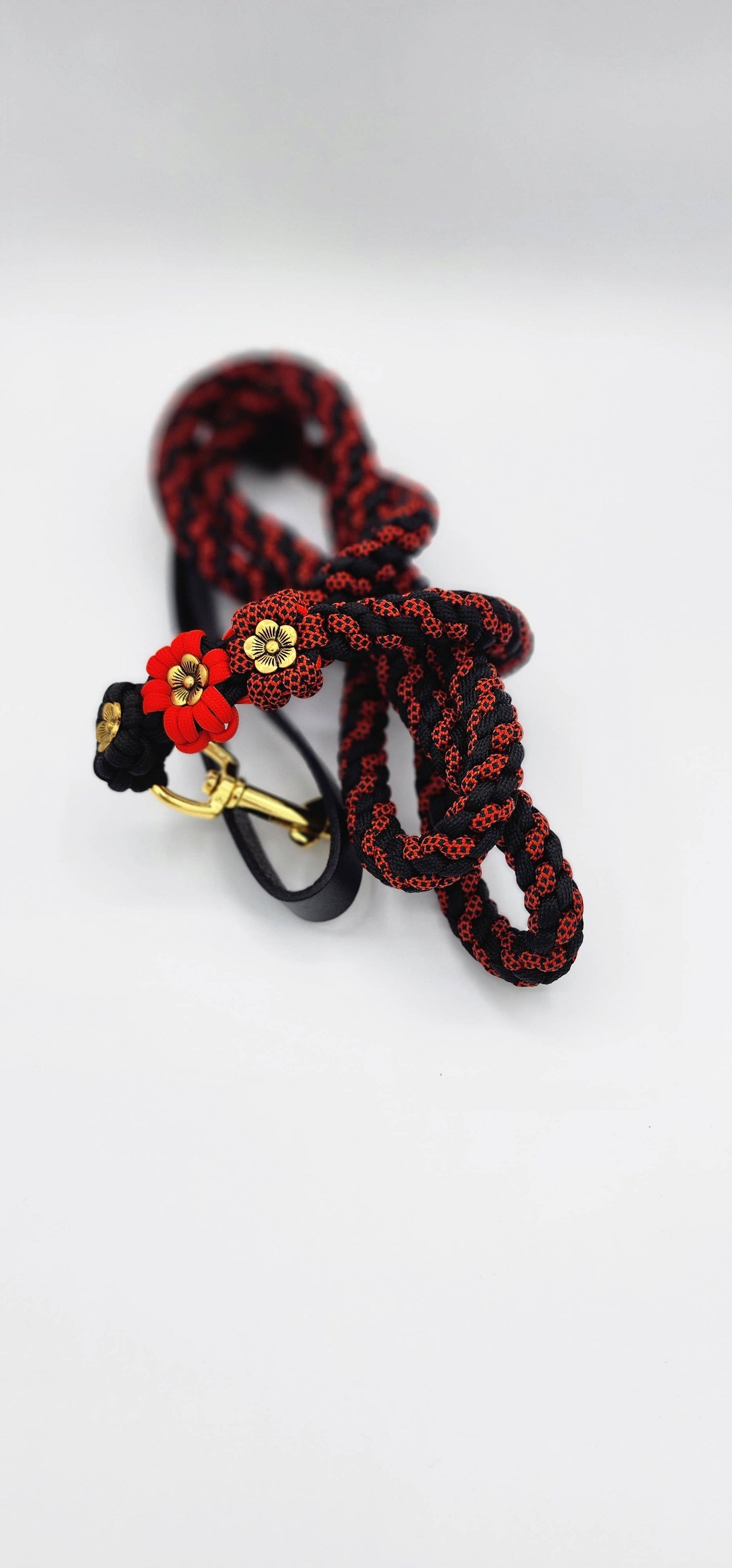 Red/Black Gold Petal Flower Paracord Leash
