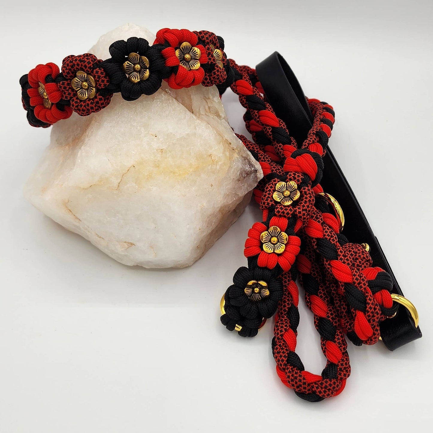 Scarlet Bloom Paracord Collar-Buckle Set