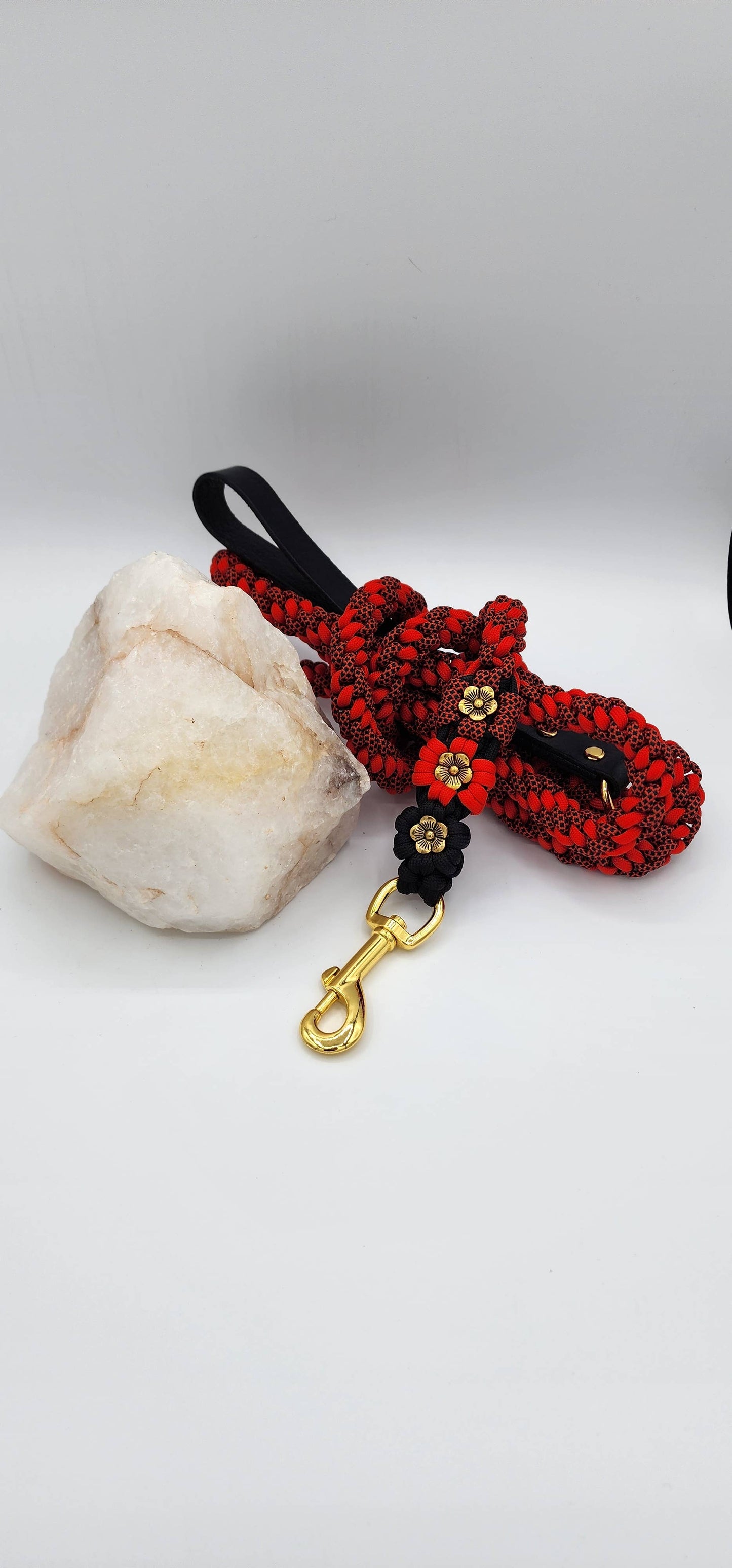 Red/Black Gold Petal Flower Paracord Leash